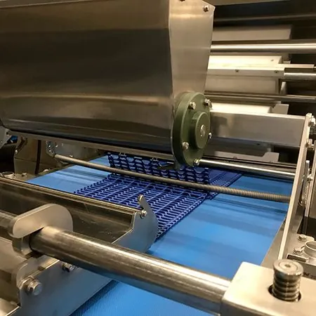Auxpama F4.0 dough moulder shaping baguettes