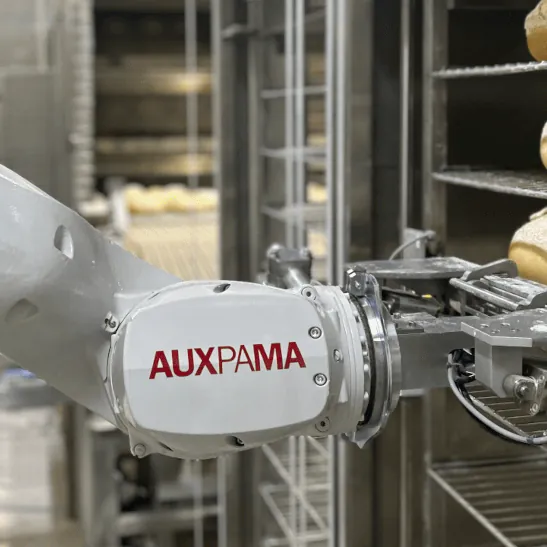 Auxpama robot handling bakery trays